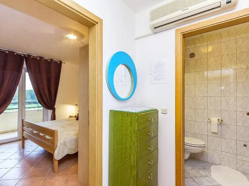 Catalina Apartments Медулин 3*,