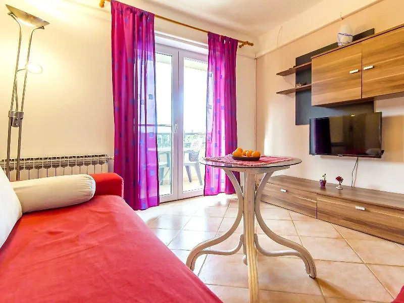 Catalina Apartments Медулин 3*,