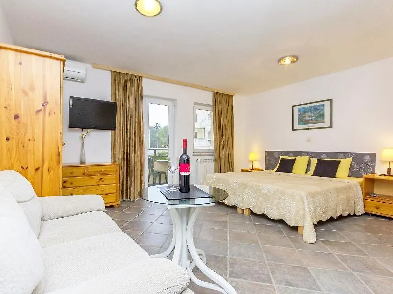 Catalina Apartments Медулин