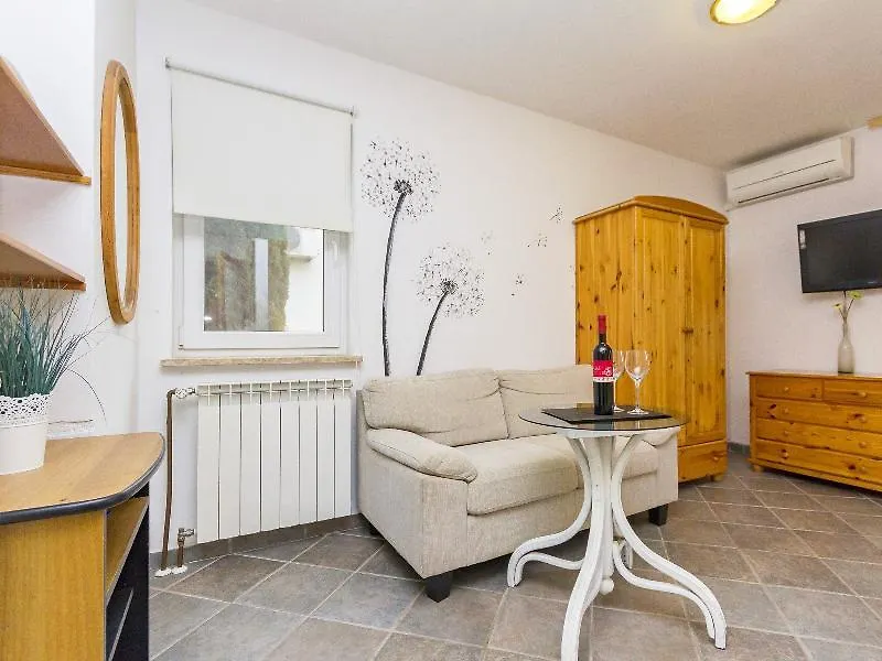 Catalina Apartments Медулин Отель