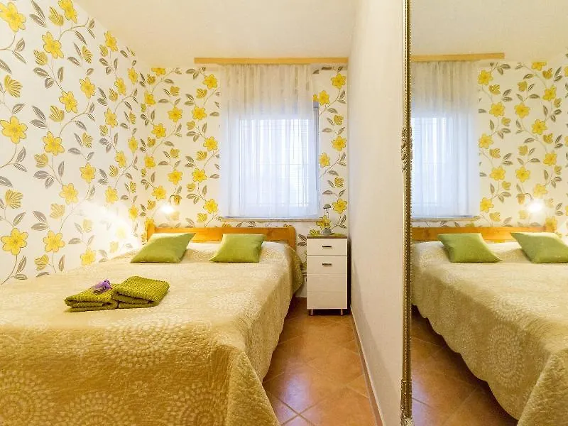 Catalina Apartments Медулин