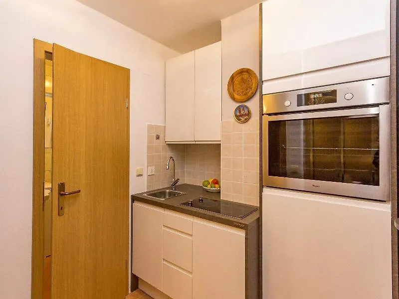 Catalina Apartments Медулин