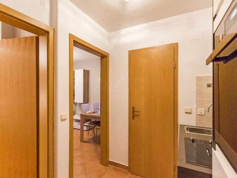 Отель Catalina Apartments Медулин
